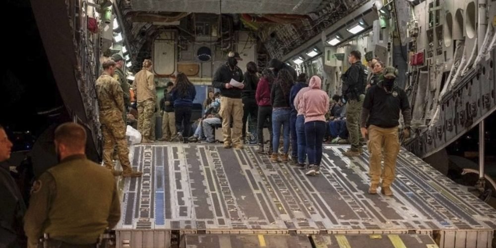 Arriba vuelo a Chile con 43 chilenos expulsados desde EU