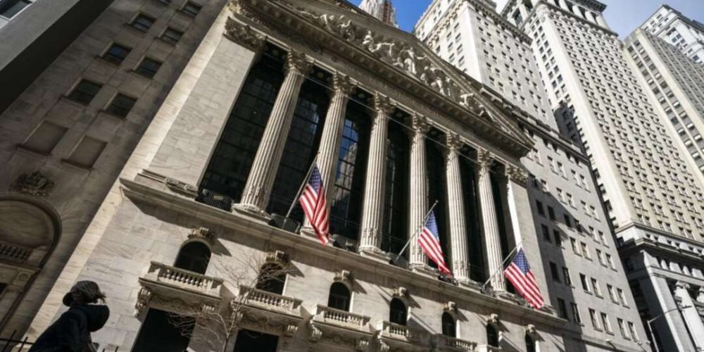 Wall Street cae con fuerza tras alza de aranceles de China